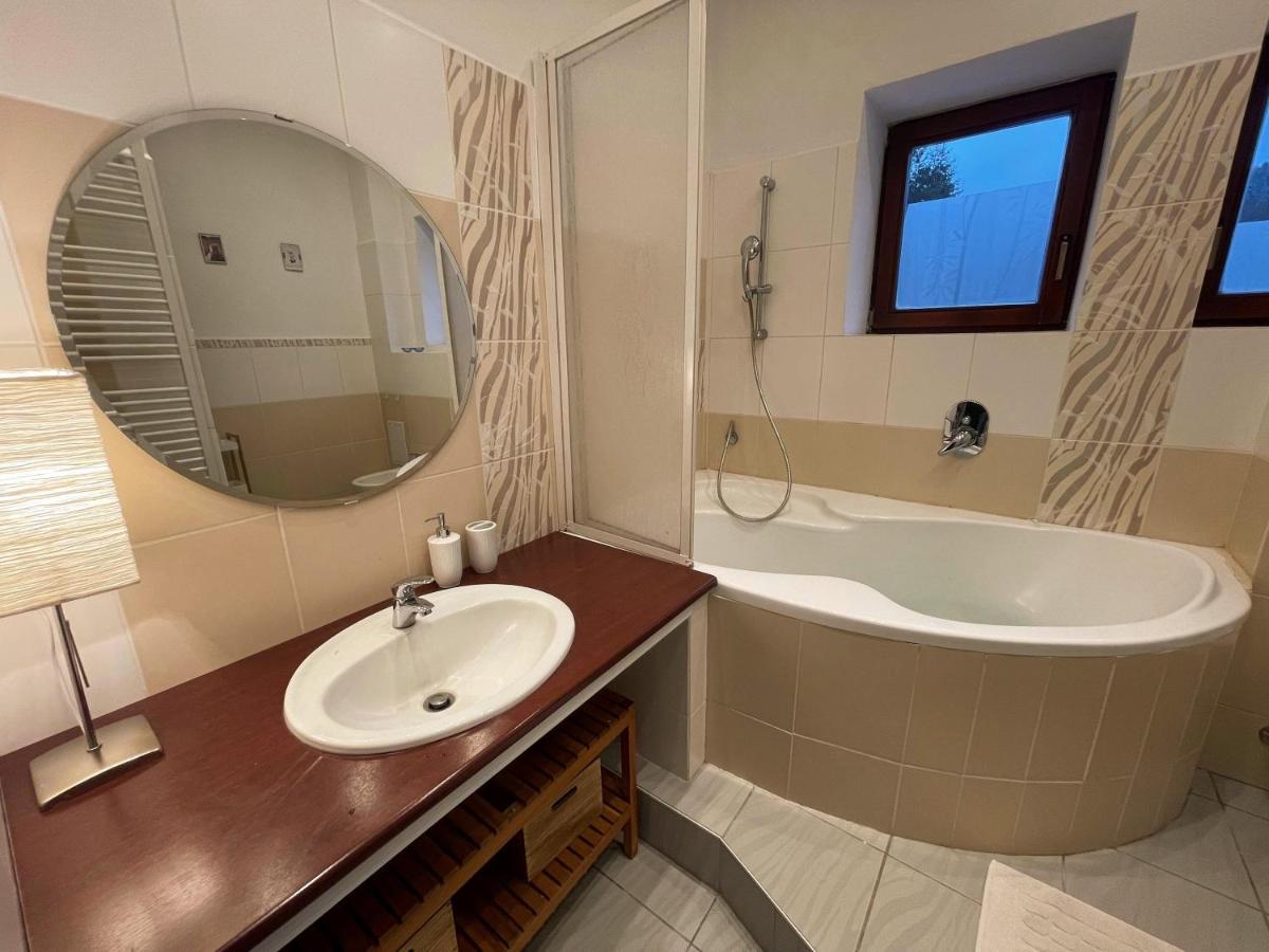 Na Pekarne Apartment เชเลซนารูดา ภายนอก รูปภาพ